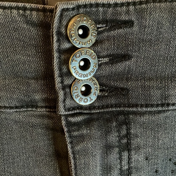 Torrid size 16 short black jeans with decorative beads - Picture 4 of 6